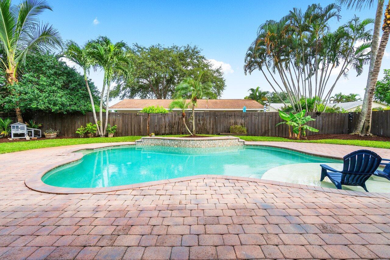 Sandhurst Cir, Lake Worth, FL 33463