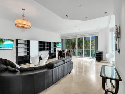 TH-6 - 16500 Collins Ave, Condo with 4 bedrooms, 4 bathrooms and null parking in Sunny Isles Beach FL | Image 3