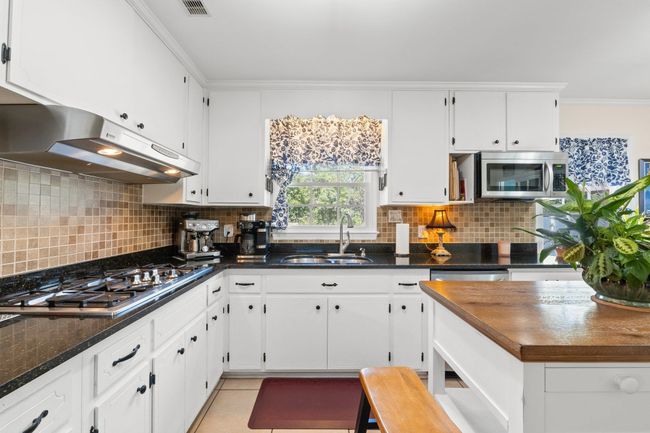312 W Marion St, House other with 3 bedrooms, 2 bathrooms and null parking in Chattahoochee FL | Image 12