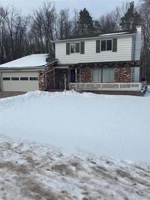 6099 Brookwood Dr, Burton, MI, 48509-1301 | Card Image