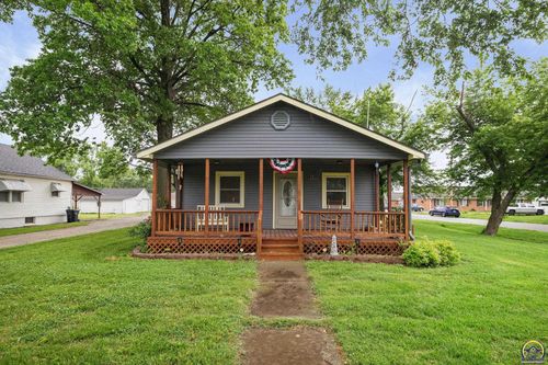 701 Lakin St, Osage City, KS, 66523-1149 | Card Image