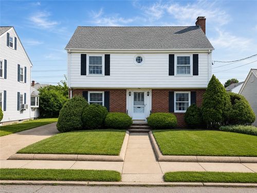 70 Floral Park Blvd, Pawtucket, RI, 02861-3845 | Card Image