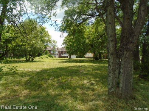 35 Edison St, Detroit, MI, 48202-1533 | Card Image