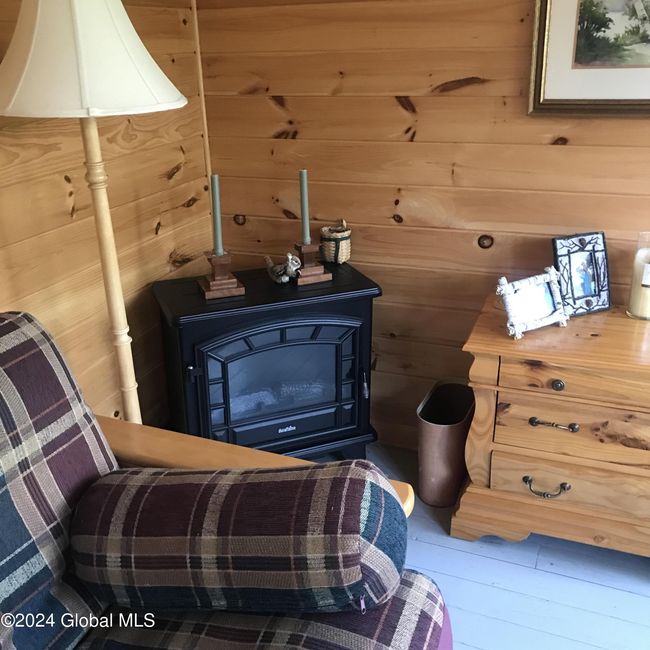 8 Sunrise Ct, House other with 3 bedrooms, 2 bathrooms and 6 parking in Silver Bay NY | Image 22