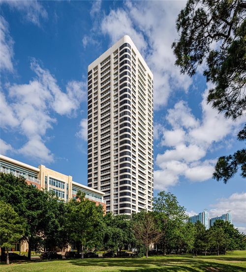 21f-1701 Hermann Dr, Houston, TX, 77004-7452 | Card Image
