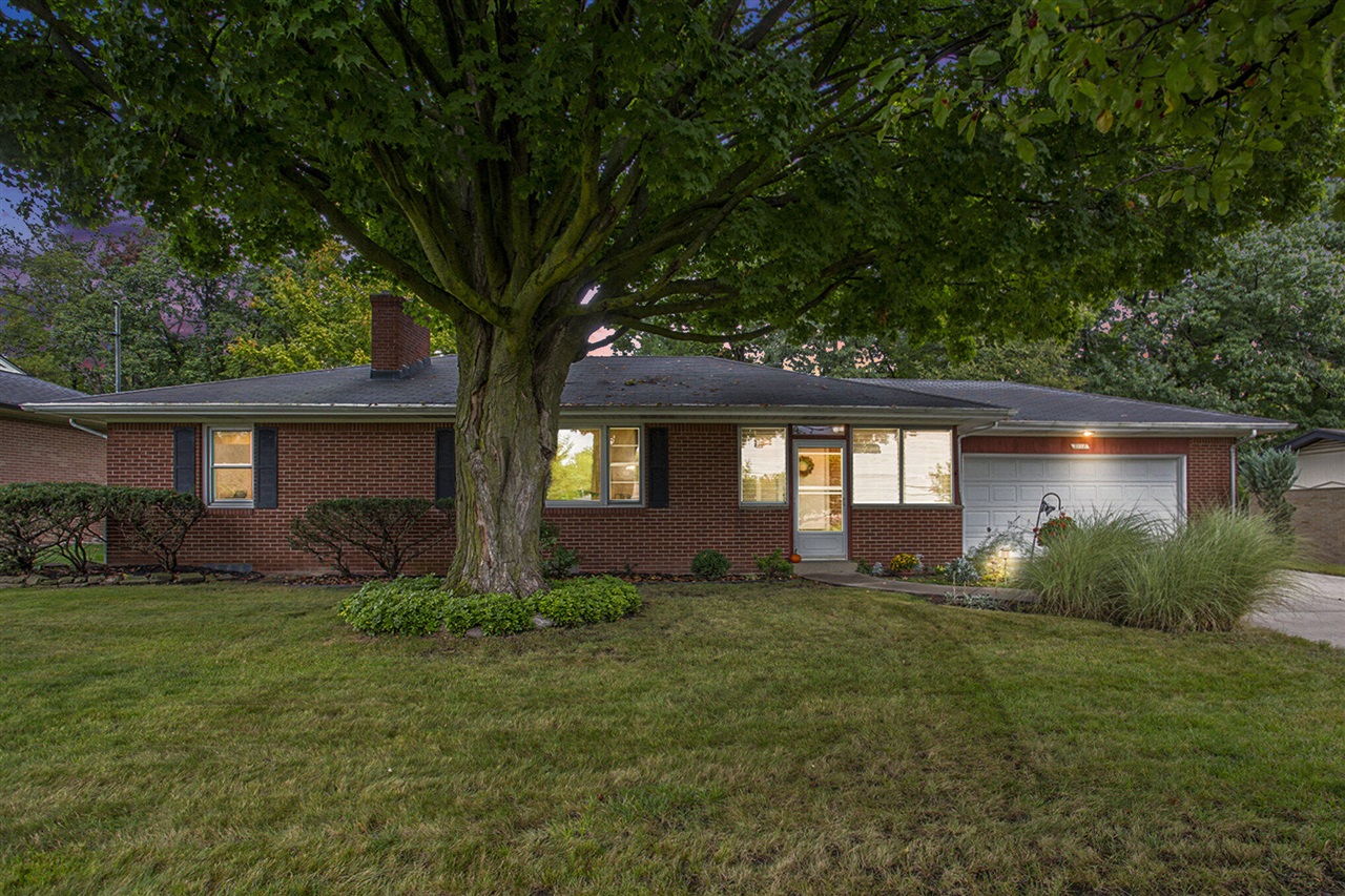 Dawes Ave, Grand Rapids, MI 49508