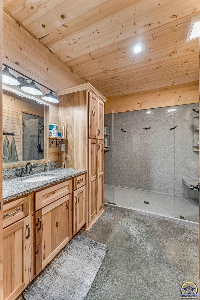 14426 110 Th St, House other with 5 bedrooms, 3 bathrooms and null parking in Oskaloosa KS | Image 20