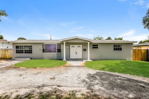 7171 Sw 10th Ct, Pembroke Pines, FL, 33023-1648 | Card Image