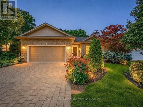 10 Stonegate Place, Pelham (Fonthill), ON, L0S1E3 | Card Image