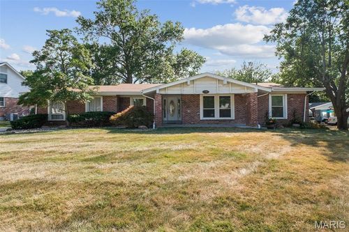 418 Tamarack Dr, Ballwin, MO, 63011-2517 | Card Image