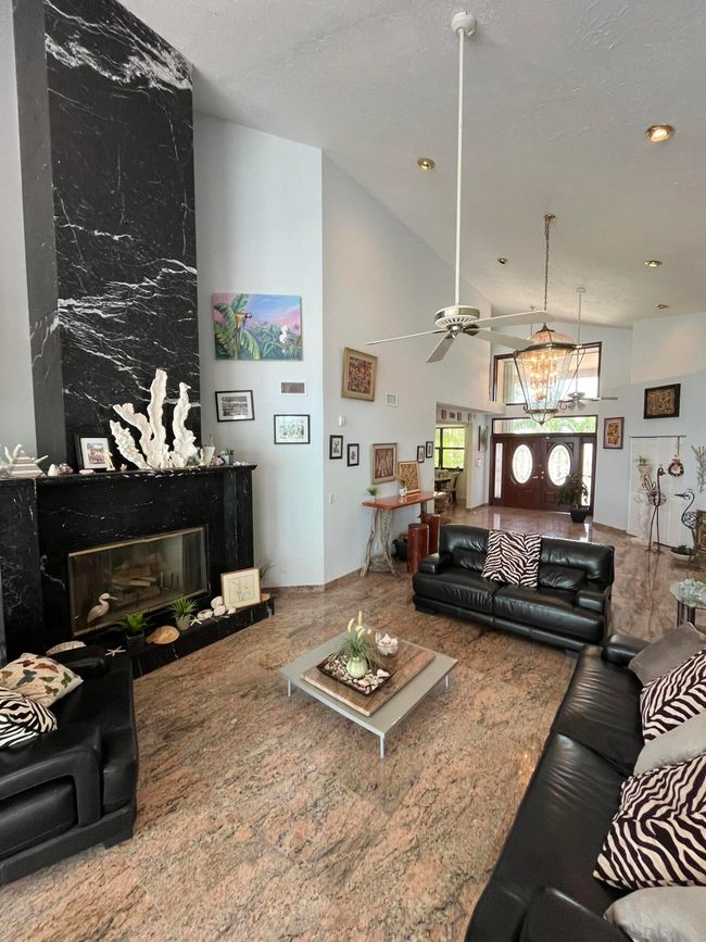 Living Room | Image 11