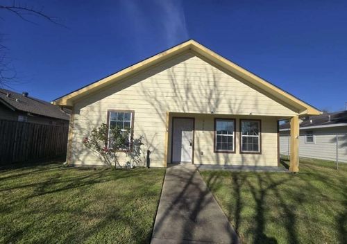 3220 Iowa St, Baytown, TX, 77520-5928 | Card Image