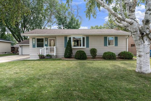555 15th St Ne, Owatonna, MN, 55060-1430 | Card Image