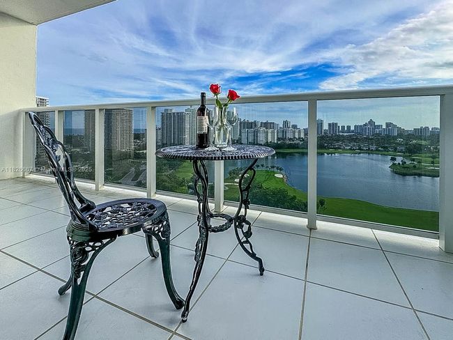 APT-1906 - 3675 N Country Club Dr, Condo with 2 bedrooms, 2 bathrooms and null parking in Aventura FL | Image 29