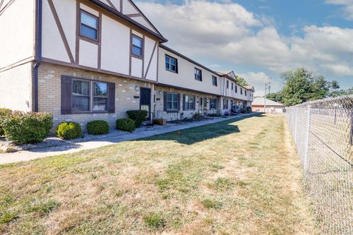 b7-3826 Queen Anne Pl, Grove City, OH, 43123-3923 | Card Image