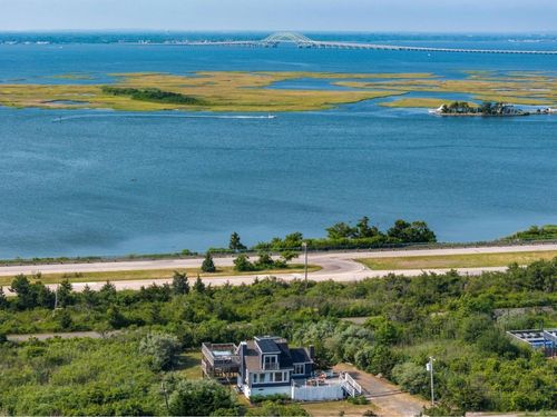 8 The Fairway, Oak Beach, NY, 11702 | Card Image