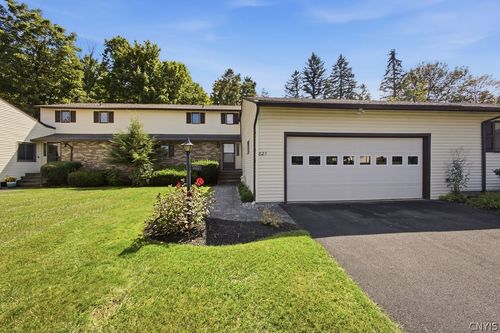825 Kimry Moor, Fayetteville, NY, 13066-1840 | Card Image