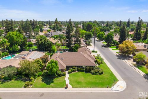7705 Calle Cerca, Bakersfield, CA, 93309-7134 | Card Image