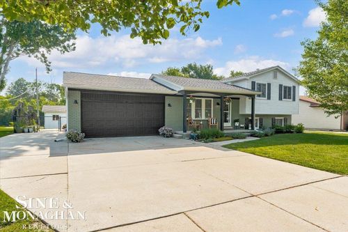 855 Montana St, Marysville, MI, 48040-1294 | Card Image