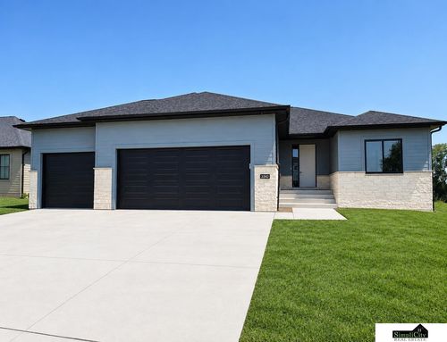 2242 Milrose Branch Rd, Lincoln, NE, 68520-1533 | Card Image