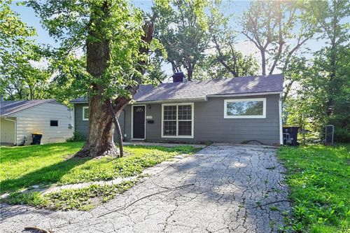 11217 Palmer Avenue, Kansas City, MO, 64134 | Card Image