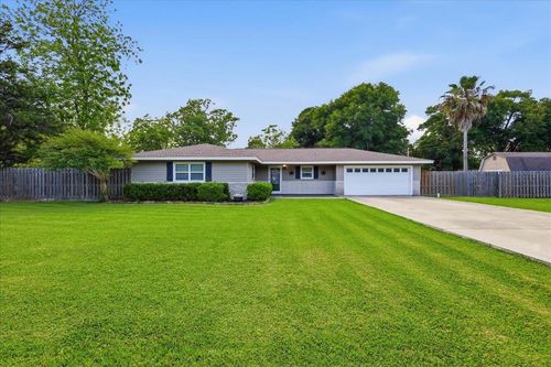 1420 Avenue J, Nederland, TX, 77627-4334 | Card Image