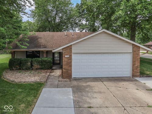 40 Village Rd, Bargersville, IN, 46106-8439 | Card Image