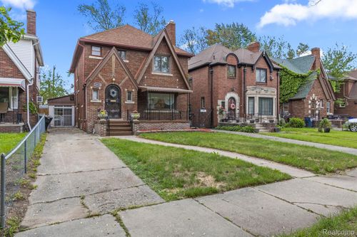 18030 Santa Barbara Dr, Detroit, MI, 48221-2531 | Card Image