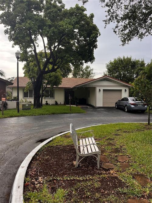 2213 Nova Village Dr, Davie, FL, 33317-7031 | Card Image