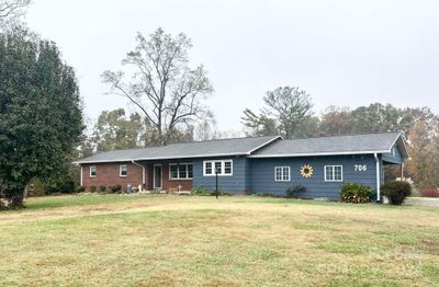 706 Kincaid Circle Sw, House other with 3 bedrooms, 2 bathrooms and null parking in Lenoir NC | Image 1