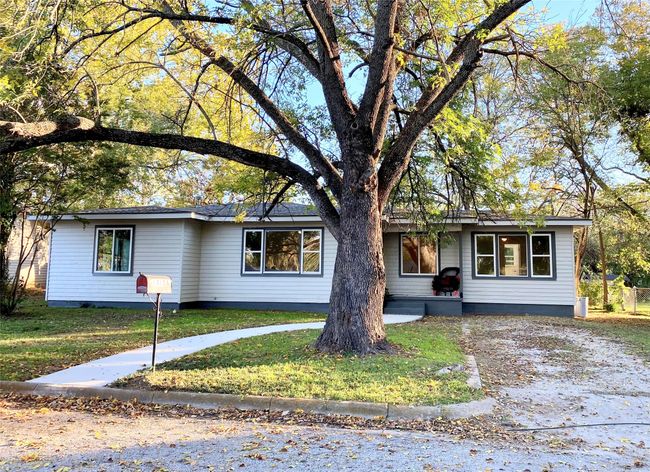 1410 Vine Street, House other with 3 bedrooms, 2 bathrooms and null parking in Bridgeport TX | Image 5
