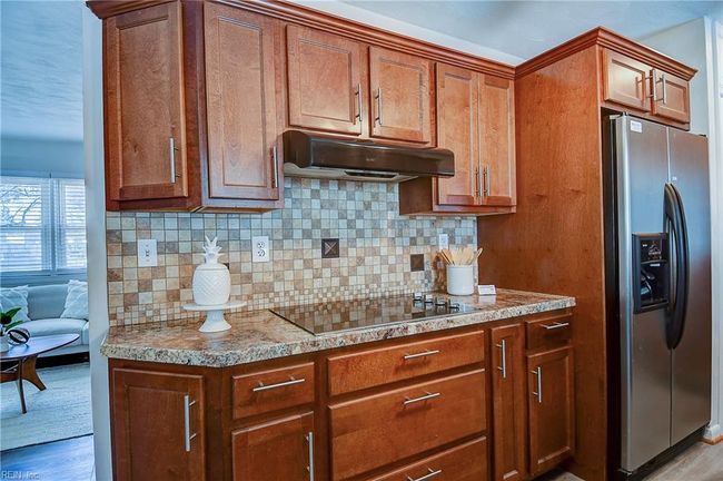 Cooktop is flat electric. | Image 22