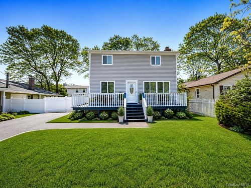 18 Pennwood Dr, Mastic Beach, NY, 11951-3204 | Card Image