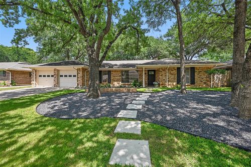 2009 Botts Dr, Arlington, TX, 76012-1818 | Card Image