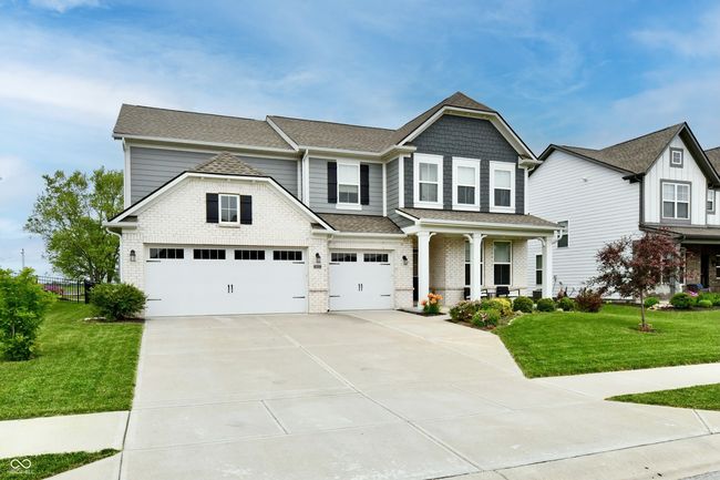 Spacious driveway | Image 5