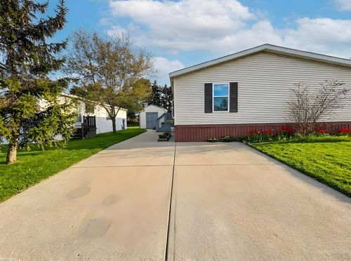 33181 Waterfall Ct, Lenox, MI, 48048-2113 | Card Image