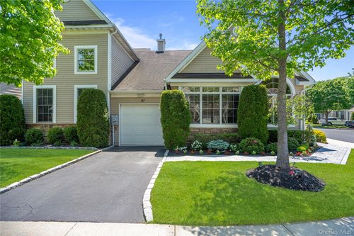 51 Eagle Cir, Bohemia, NY, 11716-4627 | Card Image