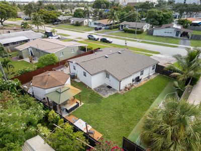 5601 Ne 8th Ave, House other with 3 bedrooms, 2 bathrooms and null parking in Oakland Park FL | Image 3