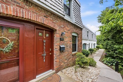 432 Country View Ct, Pittsburgh, PA, 15205-1608 | Card Image