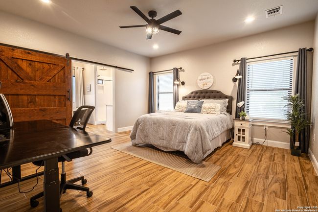 177 E Short Meadow Dr, House other with 4 bedrooms, 4 bathrooms and null parking in Lytle TX | Image 15