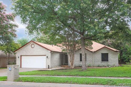 7438 Oak Marsh St, Live Oak, TX, 78233-3113 | Card Image