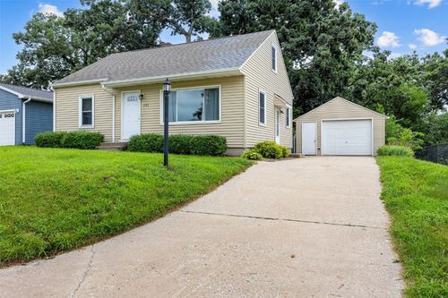 745 Park Ct, Hiawatha, IA, 52233-1858 | Card Image