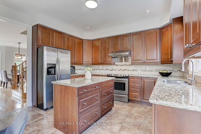 2 Henry Peters Lane, House attached with 3 bedrooms, 3 bathrooms and null parking in Vaughan ON | Image 14