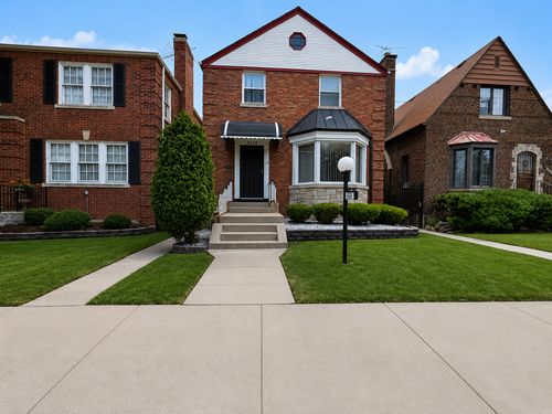 8228 S Paxton Ave, Chicago, IL, 60617-1850 | Card Image