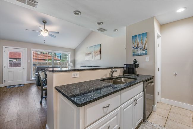 UNIT-1007 - 715 Beach Access Road 1 A, Condo with 2 bedrooms, 2 bathrooms and null parking in Port Aransas TX | Image 9