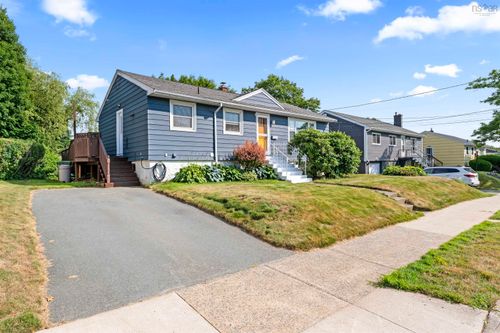 34 Moira St, Dartmouth, NS, B3A3K7 | Card Image