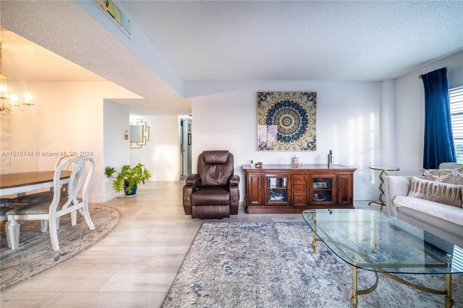 APT-914 - 4174 Inverrary Dr, Condo with 2 bedrooms, 2 bathrooms and null parking in Lauderhill FL | Image 6