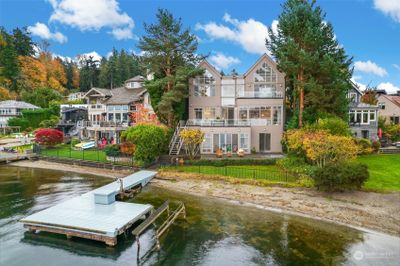 Breathtaking waterfront living awaits on sought-after Arrowhead Point with this magnificent Lake Washington home, featuring 53 feet of prime no-bank frontage and a rare, serene beach area | Image 1