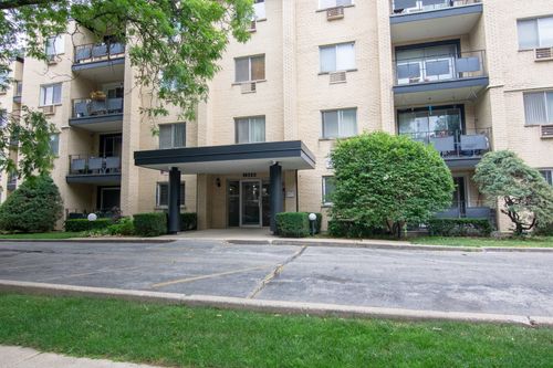 305-1340 W Touhy Avenue, Chicago, IL, 60626 | Card Image