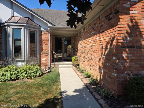 441 Sandalwood Dr, Rochester Hills, MI, 48307-3468 | Card Image